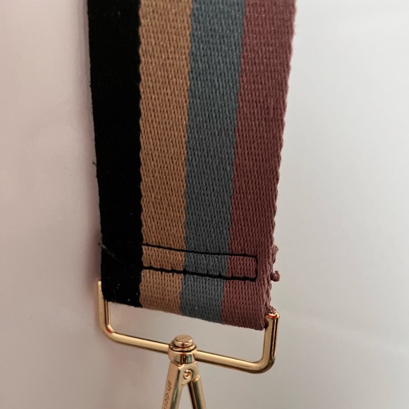 Ahdorned Crossbody Bag with strap - Picture 4 of 6